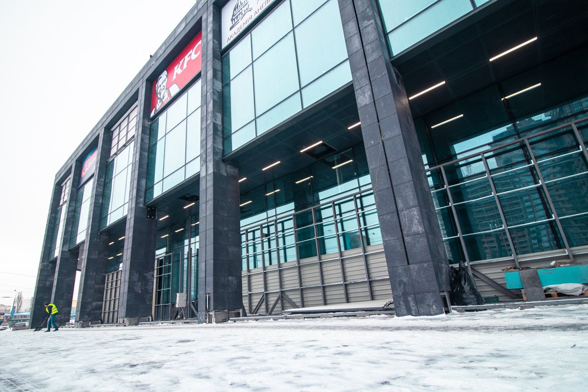 Общая площадь молла составляет около 15 000 квадратных метров