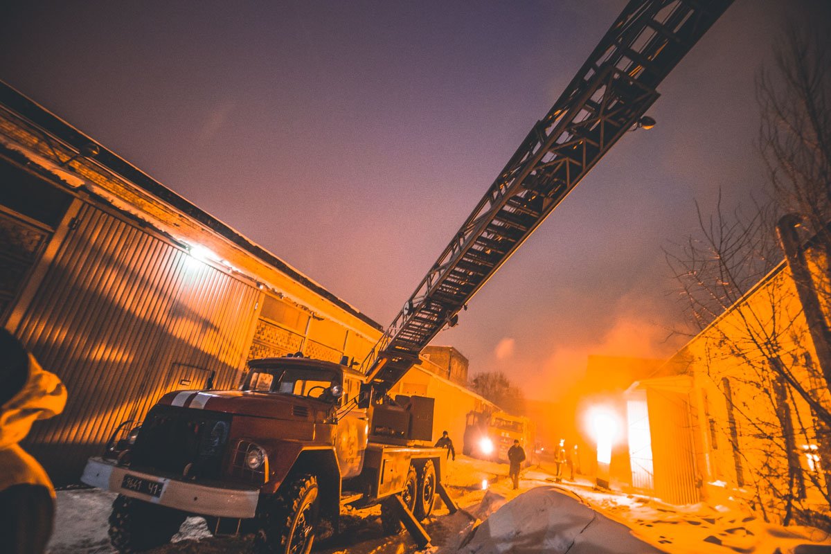 По стоянию на 17:30 сотрудники ГСЧС работают над локализацией