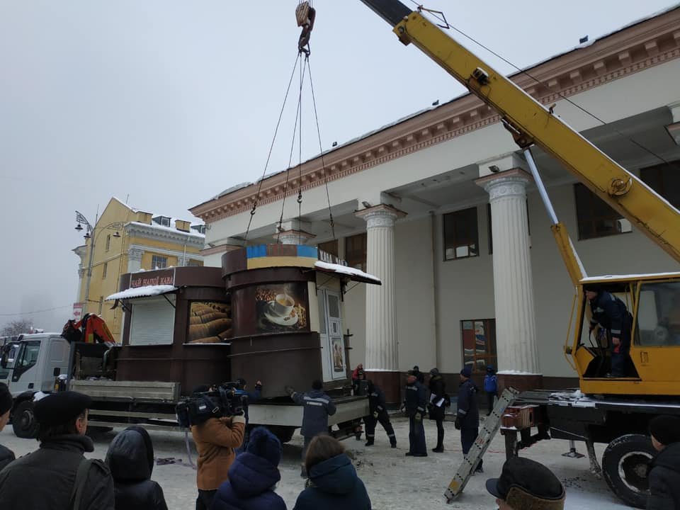 Вокзальную площадь очищают от незаконных МАФов Вокзальную площадь очищают от незаконных МАФов