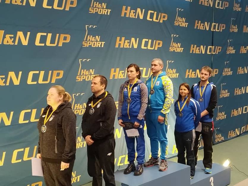 Елена Костевич и Олег Омельчук получили золотые медали в стрельбе из пневматического пистолета на дистанции 10 метров Елена Костевич и Олег Омельчук получили золотые медали в стрельбе из пневматического пистолета на дистанции 10 метров