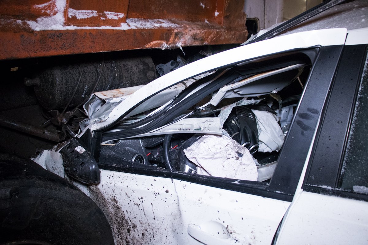 К счастью, девушка, которая была за рулем Nissan, серьезно не пострадала