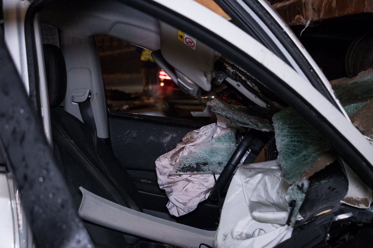 Медики доставили пострадавшую в больницу. По предварительной информации, она повредила руку