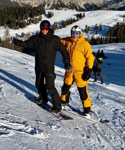 Незадолго до госпитализации, в сети появилось такое фото с братьями Кличко на склоне горы в Давосе