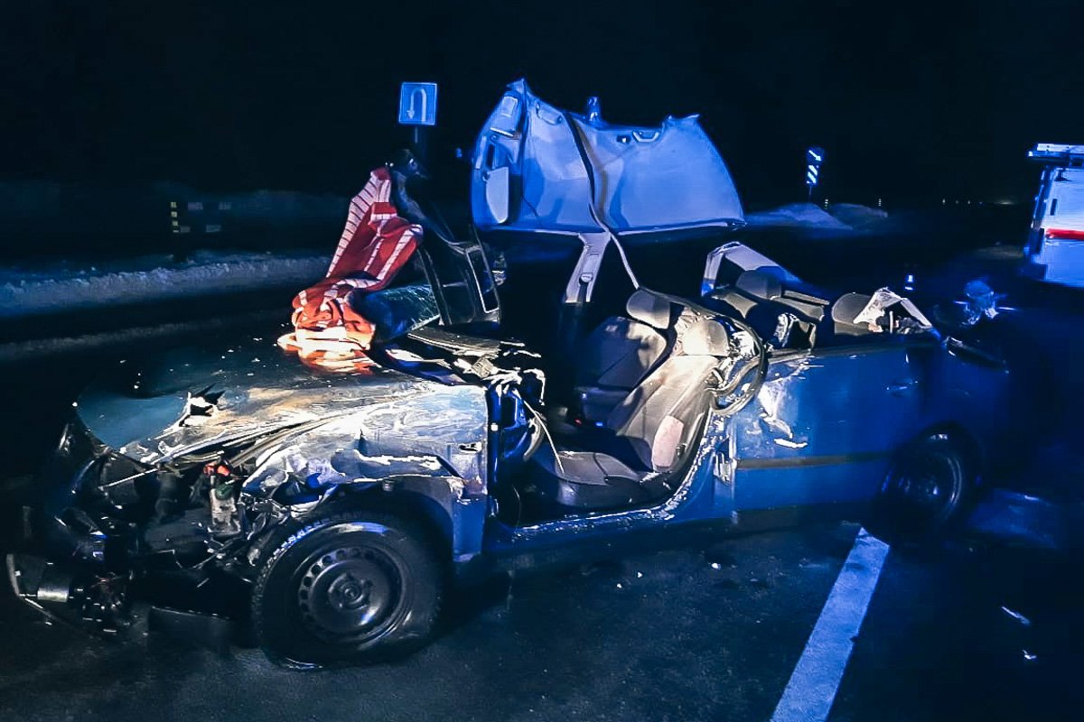 А легковушку разорвало на части