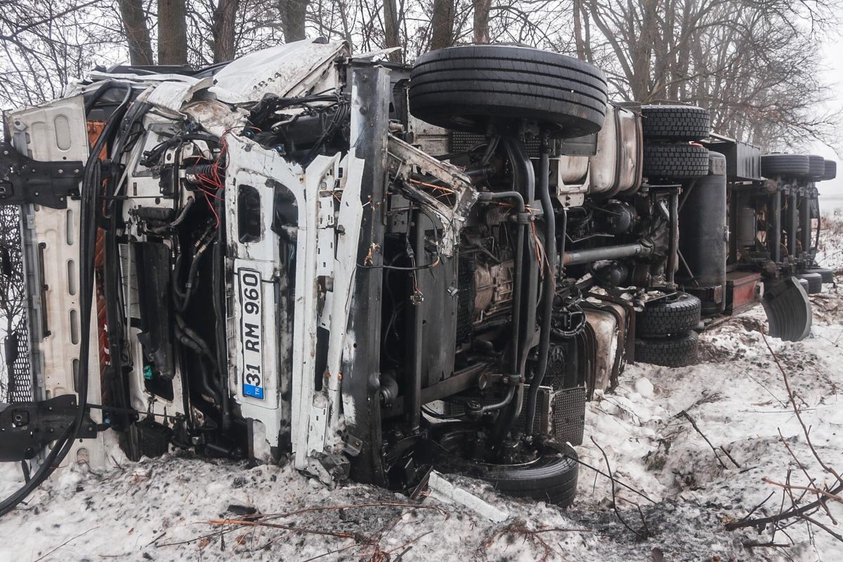 Также в аварии пострадал водитель-иностранец Mercedes и еще один пассажир - у него травма головы
