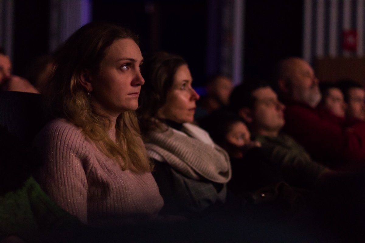 Зрители не могли отвести глаз от экрана