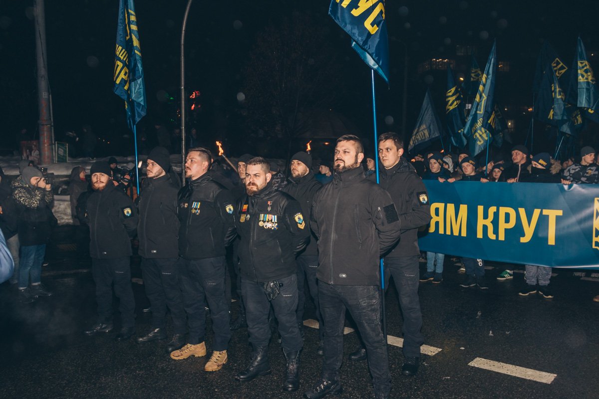 Маршрут движения колонны с зажженными факелами должен был проходить от улицы Большая Житомирская и завершиться под Верховной Радой Маршрут движения колонны с зажженными факелами должен был проходить от улицы Большая Житомирская и завершиться под Верховной Радой