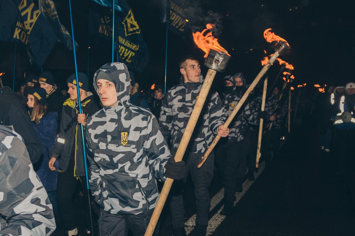 Но в последний момент маршрут откорректировали и решили идти непосредственно к Аскольдовой могиле Но в последний момент маршрут откорректировали и решили идти непосредственно к Аскольдовой могиле