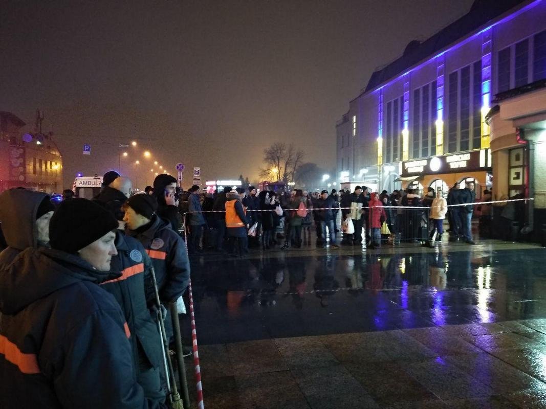 На Центральном железнодорожном вокзале Киева проводится эвакуация людей
