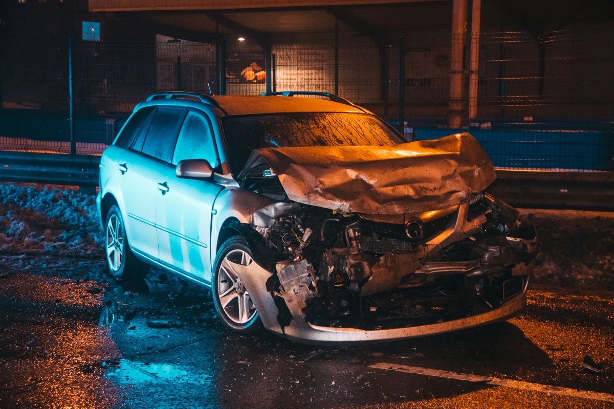 На проспекте Леся Курбаса произошло ДТП с участием трех авто: Mazda 6, Renault Traffic, Honda CRV