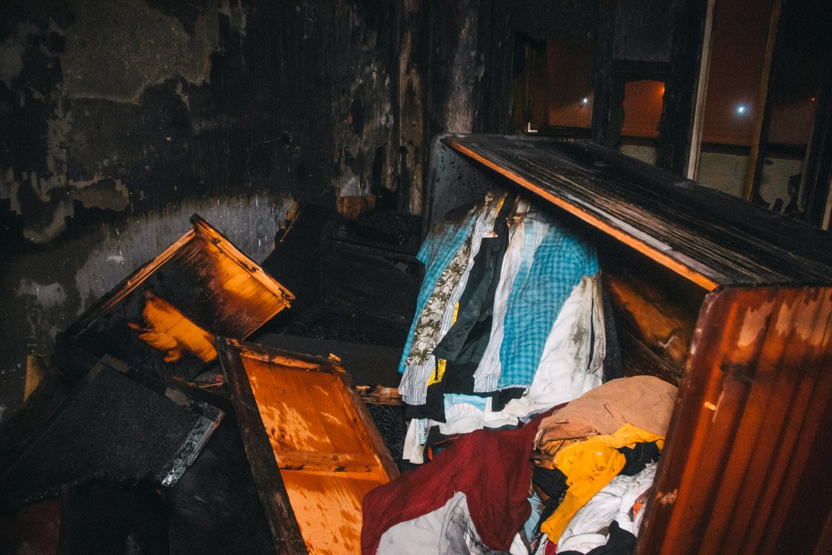 Горела квартира на 4 этаже девятиэтажного жилого дома по адресу улица Бальзака, 61