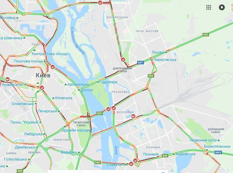 Проблема с проездом в центр наблюдаются на всех мостах Киева
