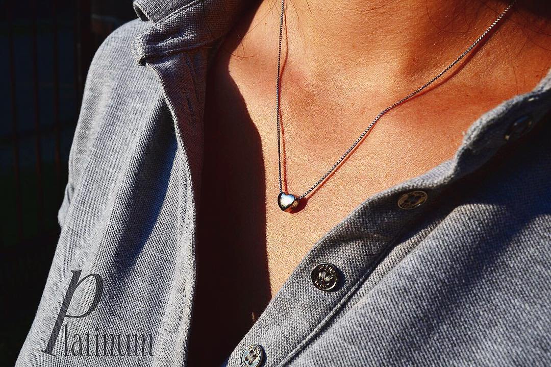 Украшения - один из самых удачных подарков на День святого Валентина. Instagram: @_____platinum______ и @she_silver