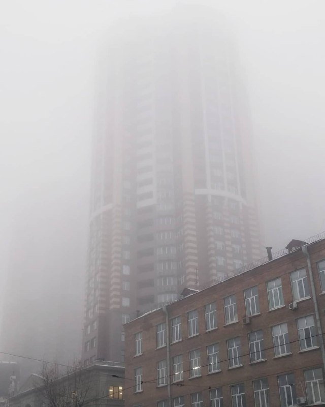 Гигант спрятался в серой дымке. Фото: @volodka_dubnitskiy