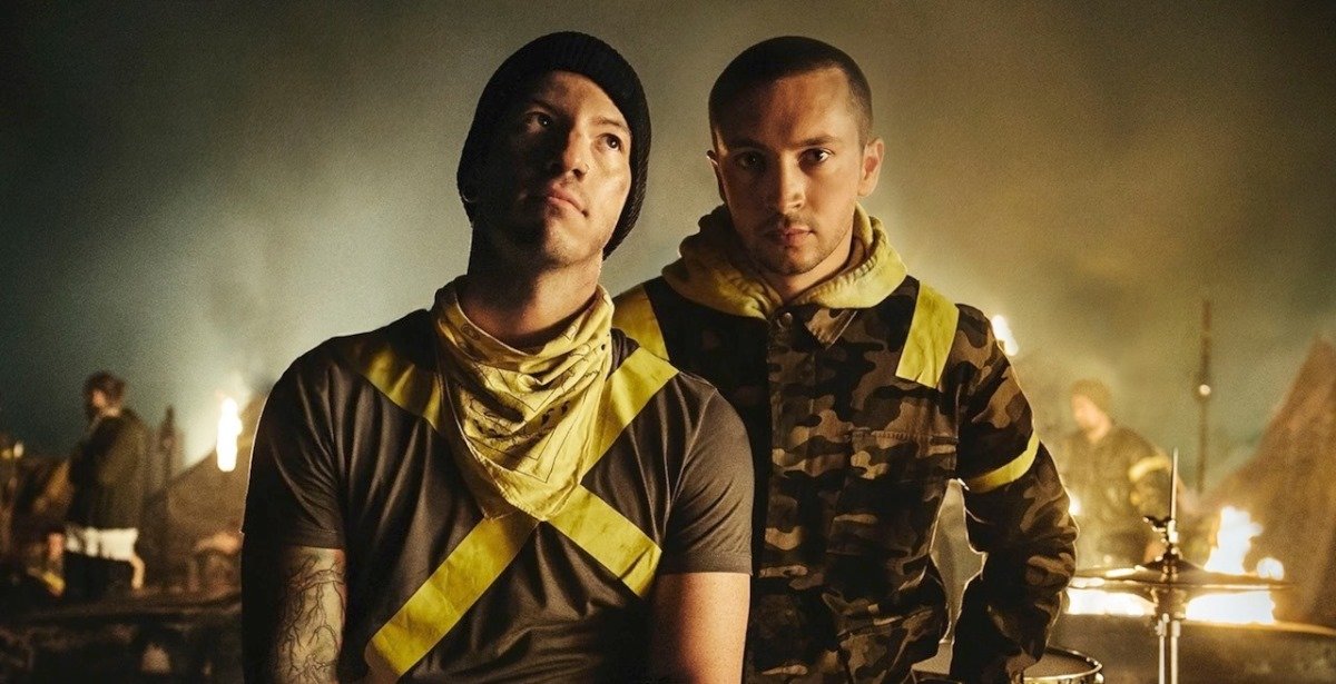 Те, ради кого фанаты приехали с других городов и стоят в очереди с ночи