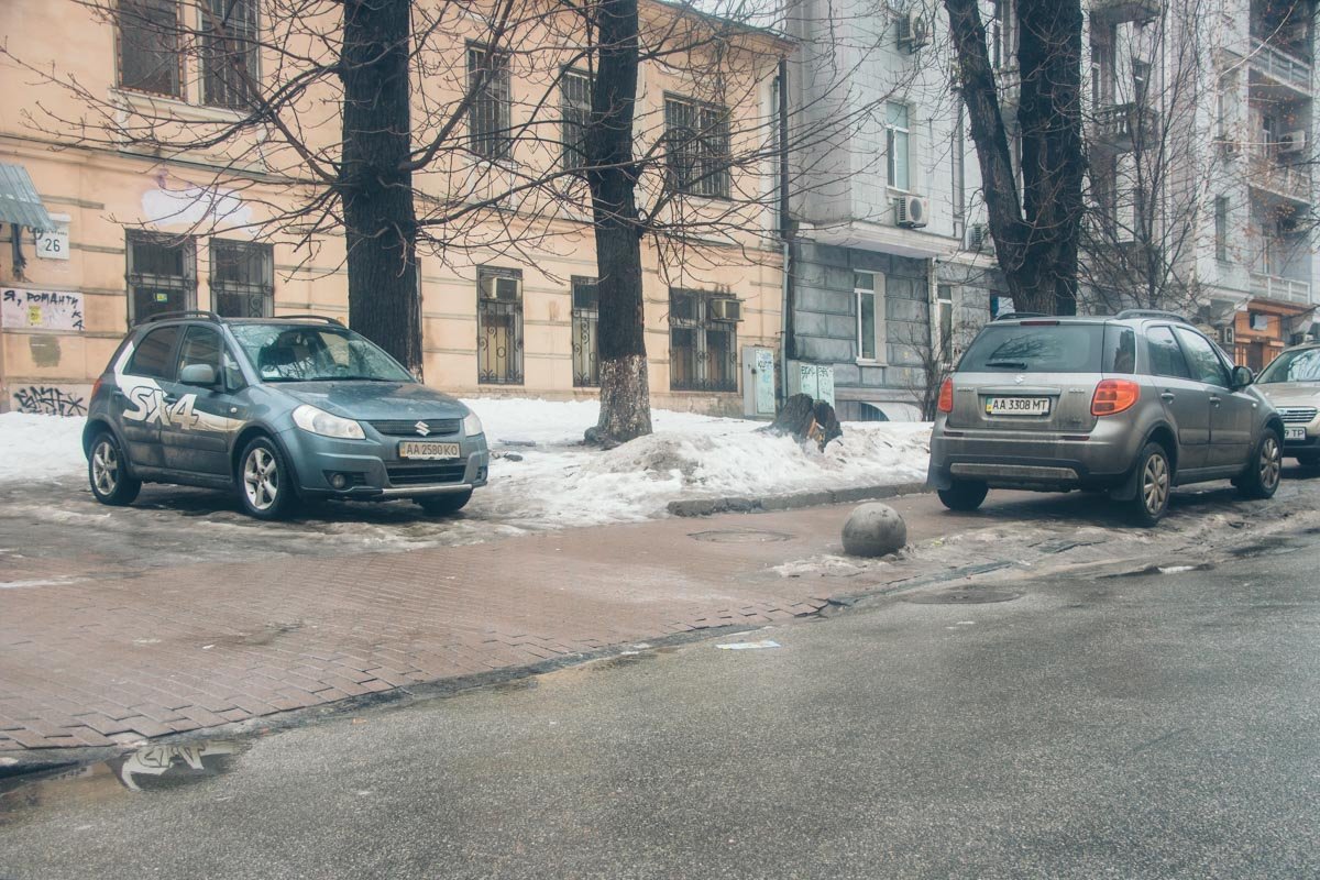 Тротуарная плитка не выдерживает веса автомобилей