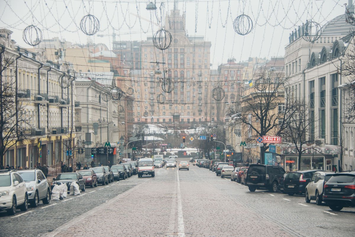 Проезжая часть улицы Богдана Хмельницкого уложена брусчаткой 