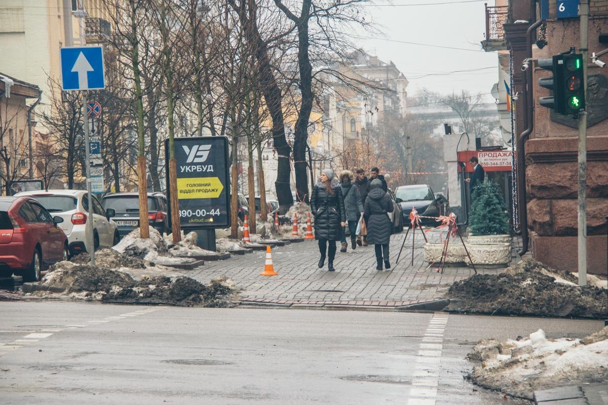 Множество сити-лайтов по Киеву установлены незаконно