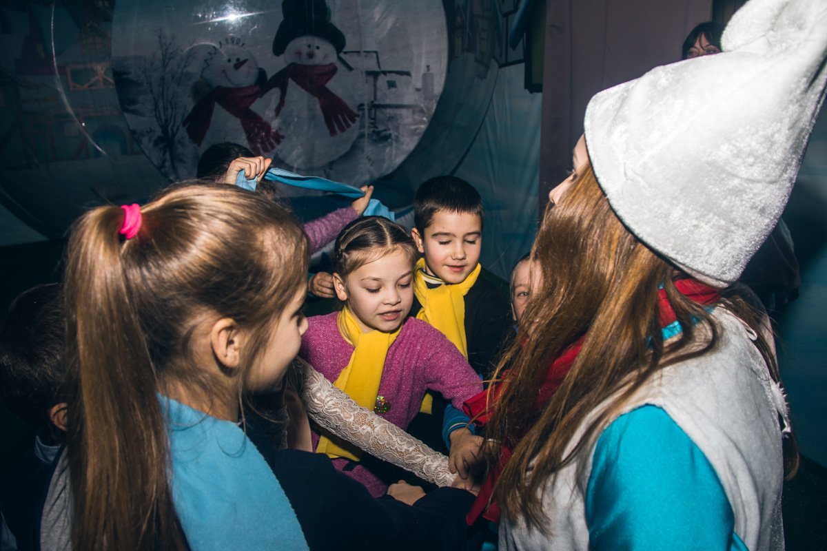 Аниматоры везде сопровождают малышей