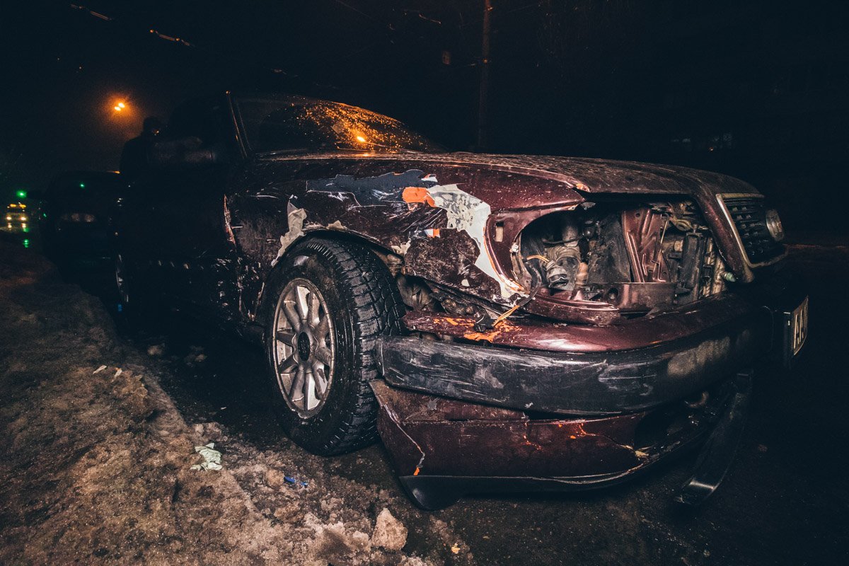 Audi практически не пострадал, получив небольшую вмятину и царапины на боковом крыле Audi практически не пострадал, получив небольшую вмятину и царапины на боковом крыле