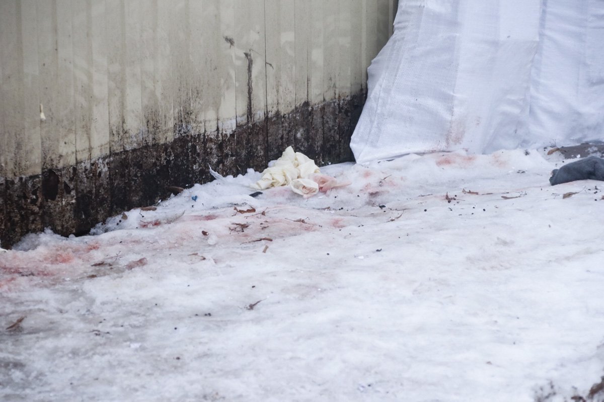 Прибывшие на место происшествия патрульные увидели следы крови и вызвали следственно-оперативную группу