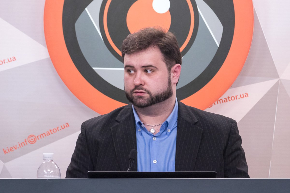 Согласно результатам опроса, отметил Артем Горбенко, лидирует Юлия Тимошенко