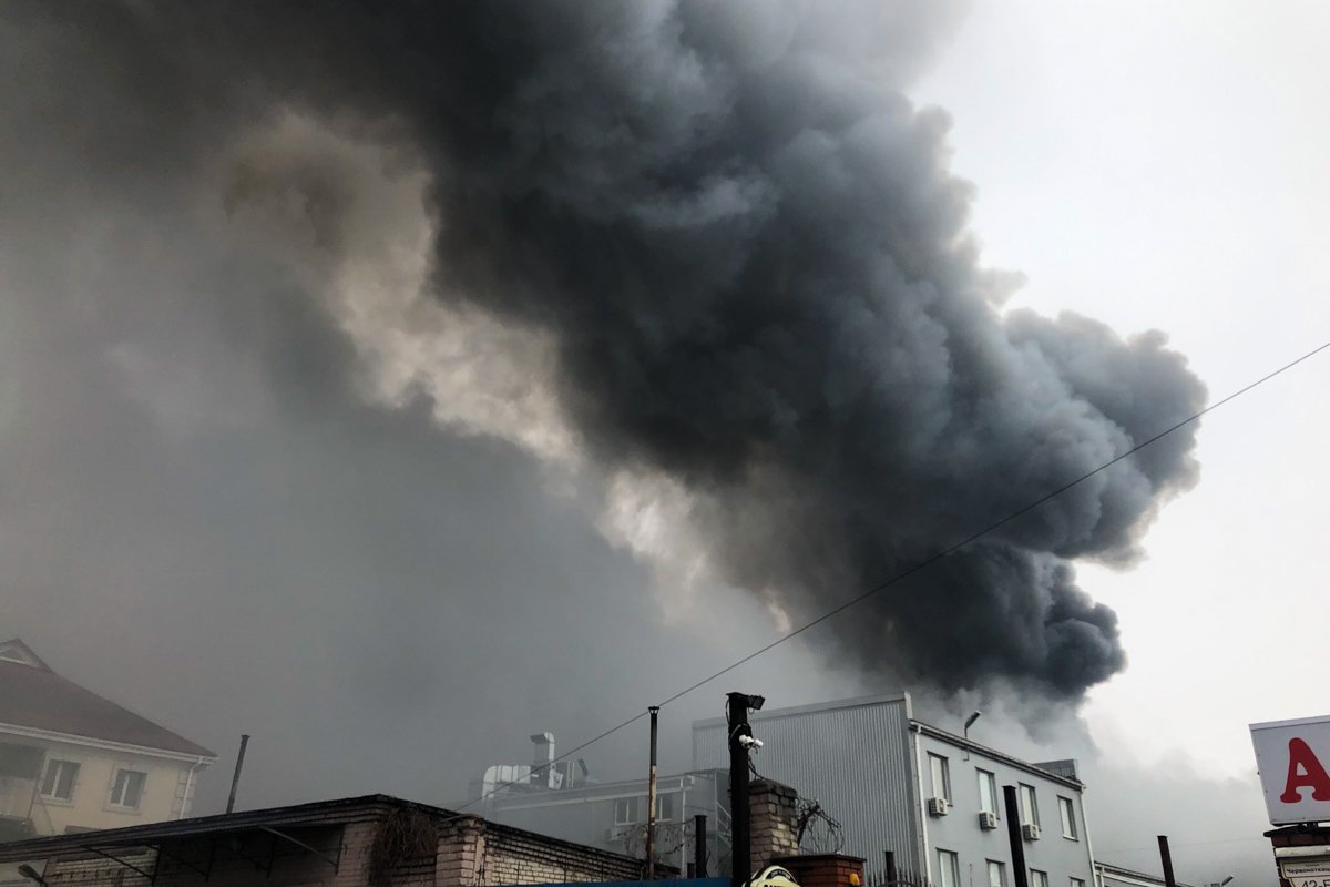 Площадь пожара - более 600 метров Площадь пожара - более 600 метров