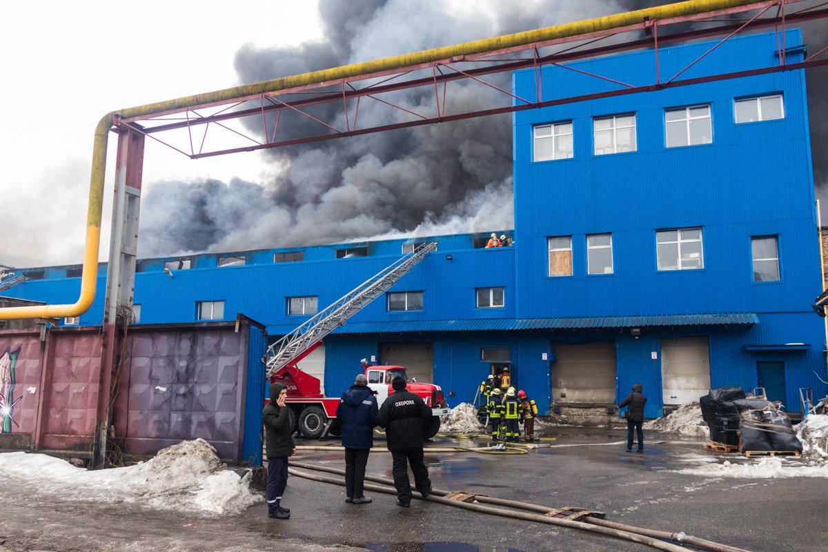 Пламя вспыхнуло по адресу улица Красноткацкая, 69 Пламя вспыхнуло по адресу улица Красноткацкая, 69