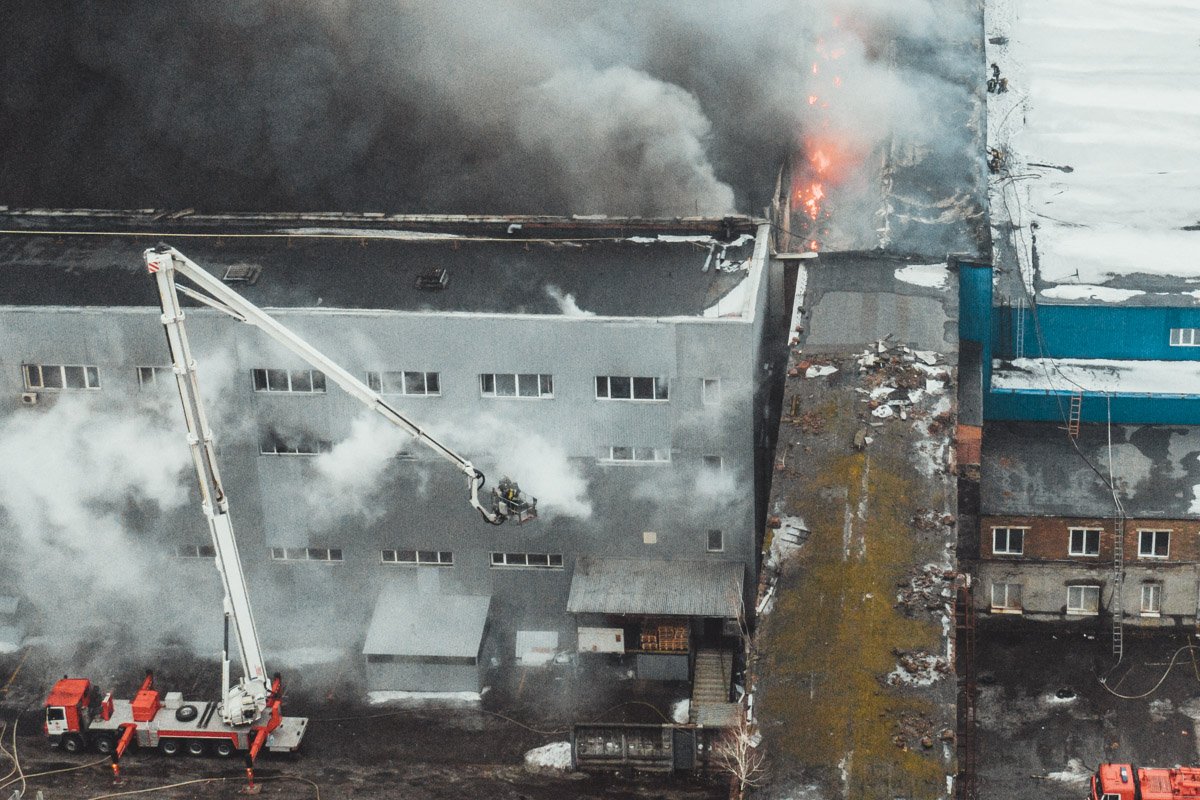 Над ликвидацией пожара сейчас работают 123 спасателя и 31 пожарная машина Над ликвидацией пожара сейчас работают 123 спасателя и 31 пожарная машина