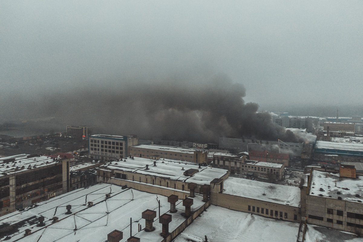 Также на месте дежурит химико-радиологическая лаборатория, которая измеряет выбросы вредных веществ в воздух. На данный момент никаких вредных выбросов в атмосфере нет Также на месте дежурит химико-радиологическая лаборатория, которая измеряет выбросы вредных веществ в воздух. На данный момент никаких вредных выбросов в атмосфере нет