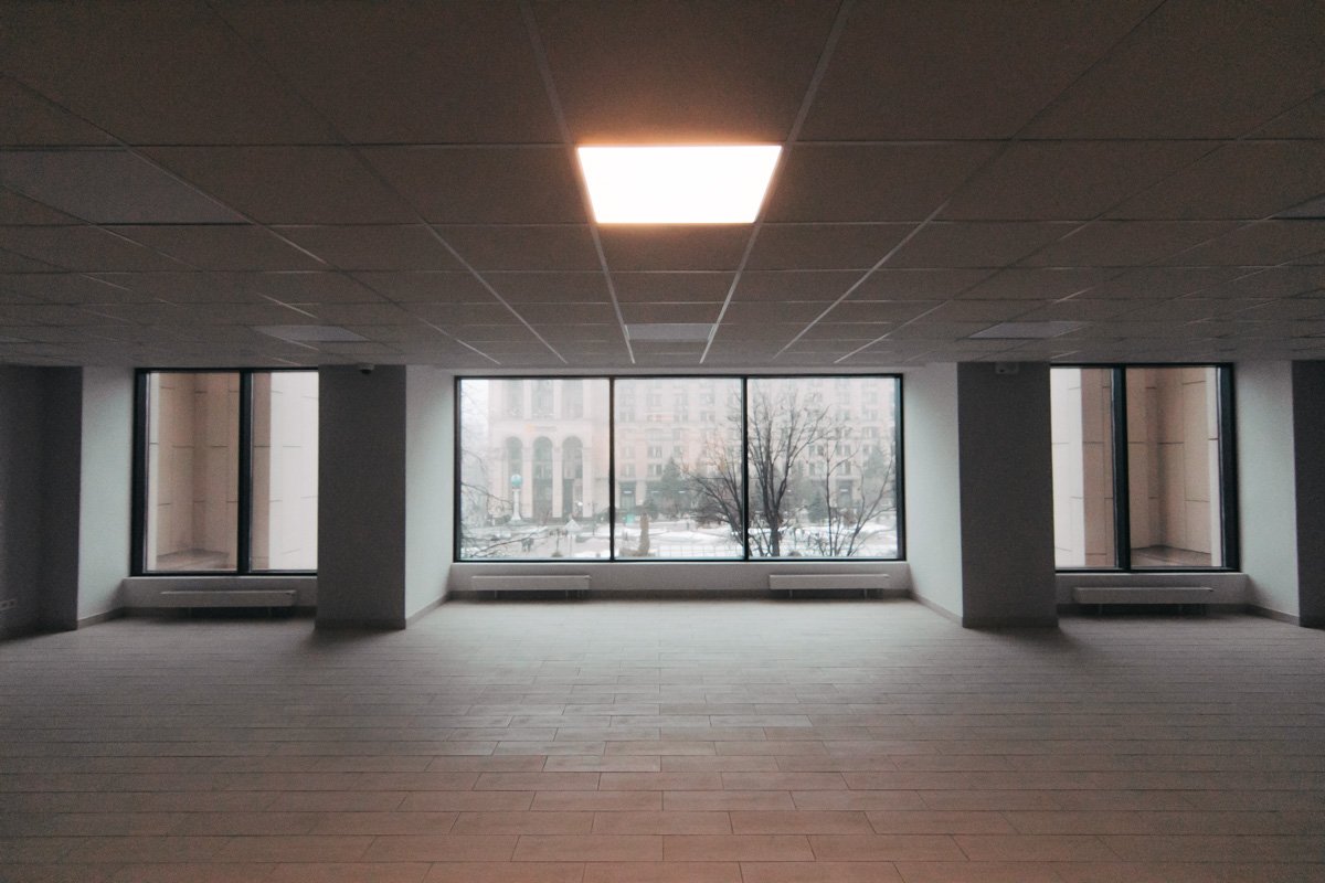 В главном холле теперь открывается прекрасный вид на Майдан В главном холле теперь открывается прекрасный вид на Майдан