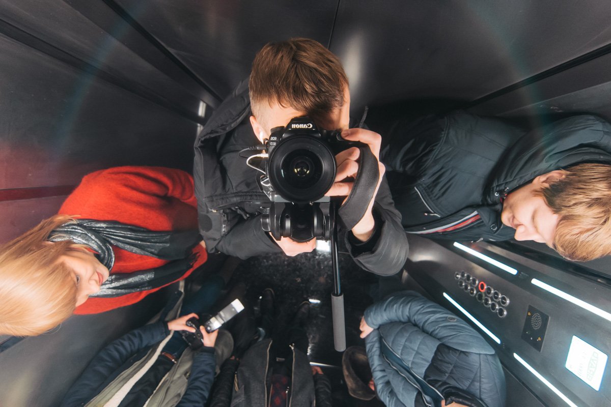 В обновленных лифтах вы можете сделать модный лифтолук в зеркале на потолке В обновленных лифтах вы можете сделать модный лифтолук в зеркале на потолке