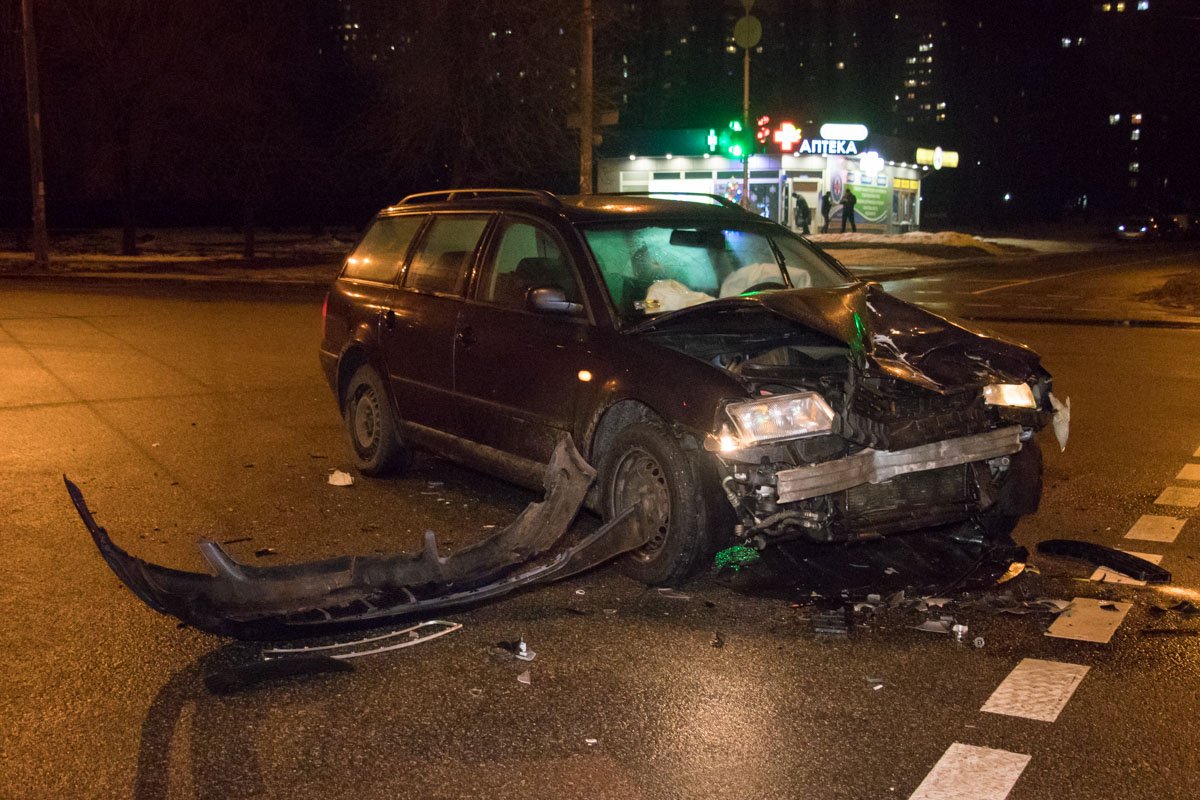 На Ромена Роллана столкнулись два автомобиля На Ромена Роллана столкнулись два автомобиля