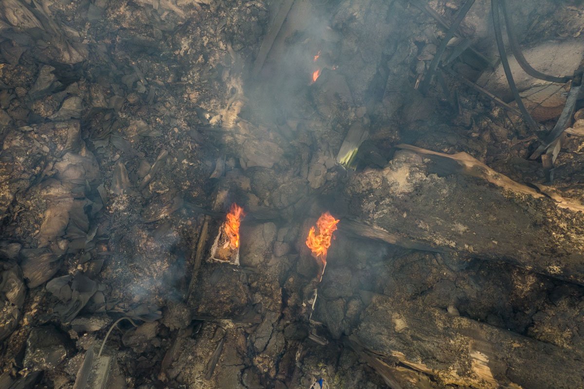 По состоянию на 10:00 пожарные работали над локализацией отдельных участков возгорания По состоянию на 10:00 пожарные работали над локализацией отдельных участков возгорания