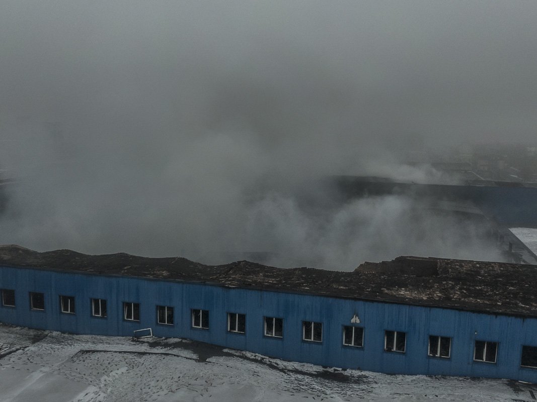 Дым заполонил большую часть района Дым заполонил большую часть района