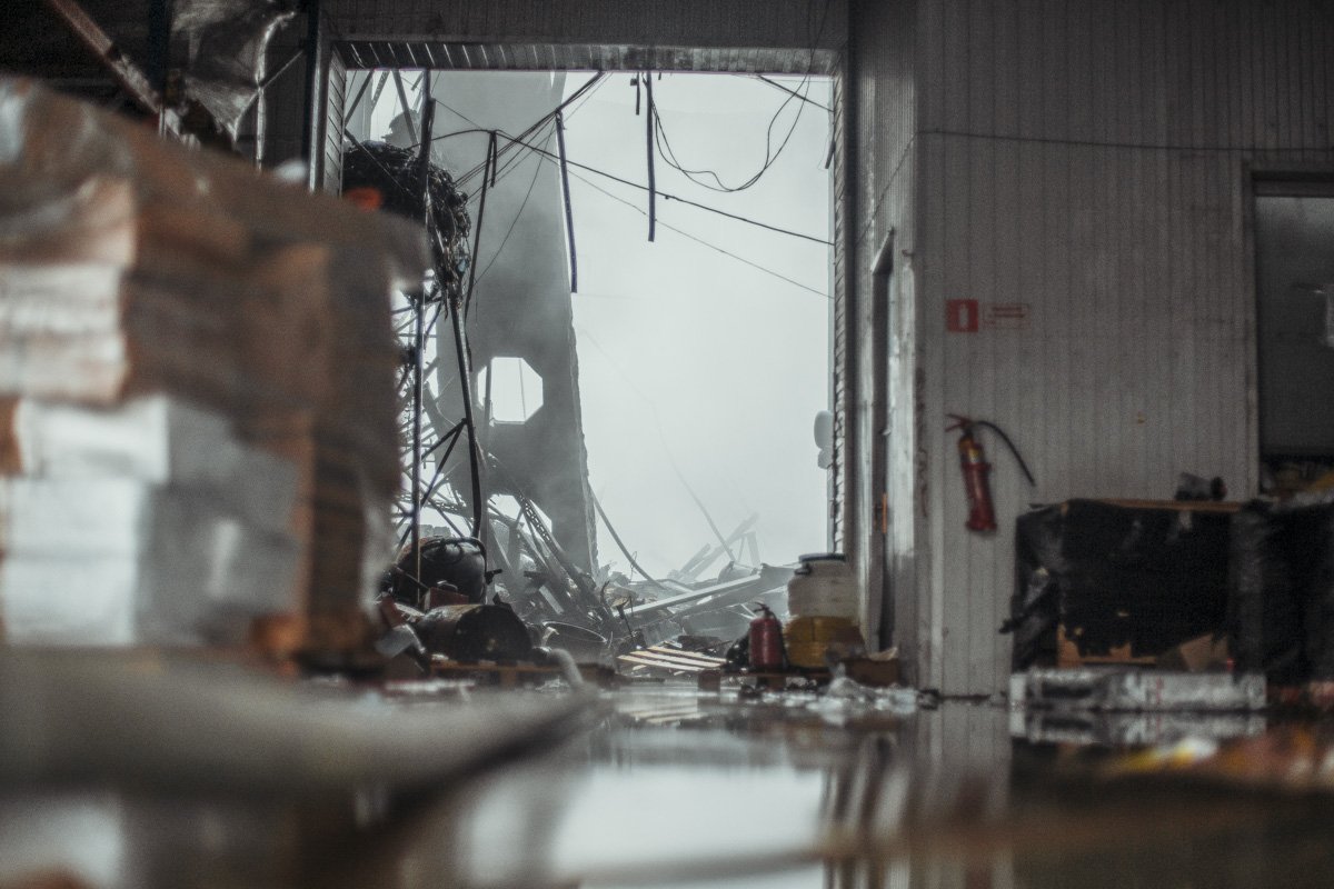 Внутри помещение превратилось в развалины Внутри помещение превратилось в развалины