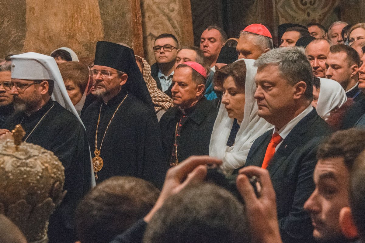 В Софии Киевской присутствовали президент Украины Петр Порошенко со своей женой