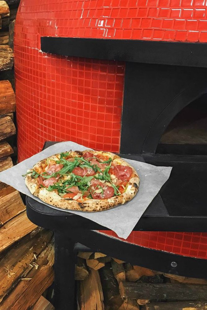 На территории киностудии Film.ua на Троещине открылся ресторан Holly Food