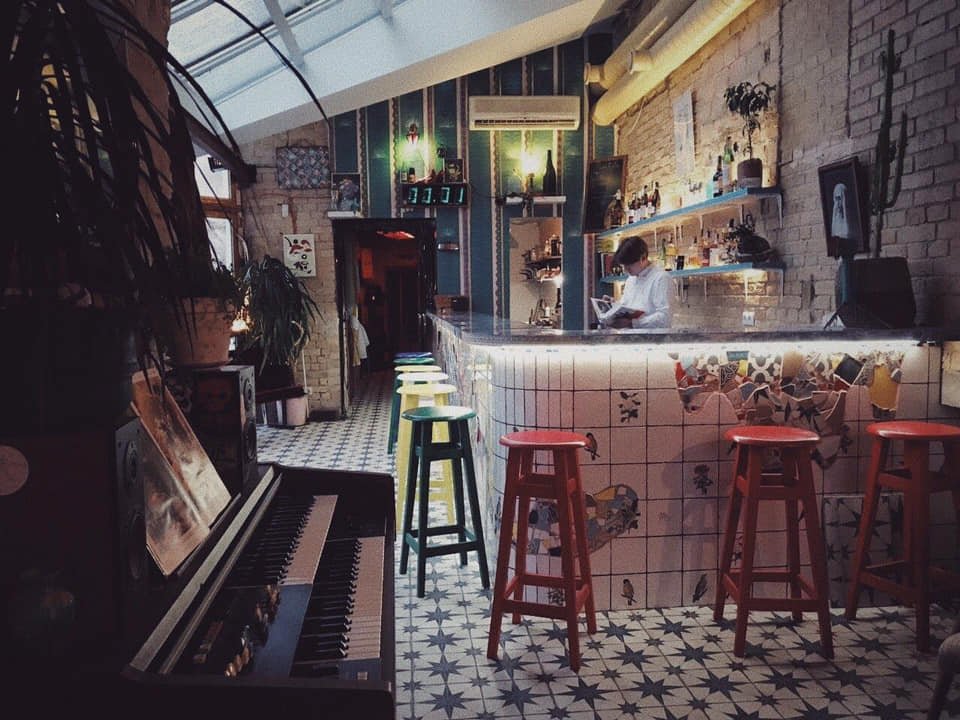 Идеальное место для любителей коктейлей и творческой атмосферы 