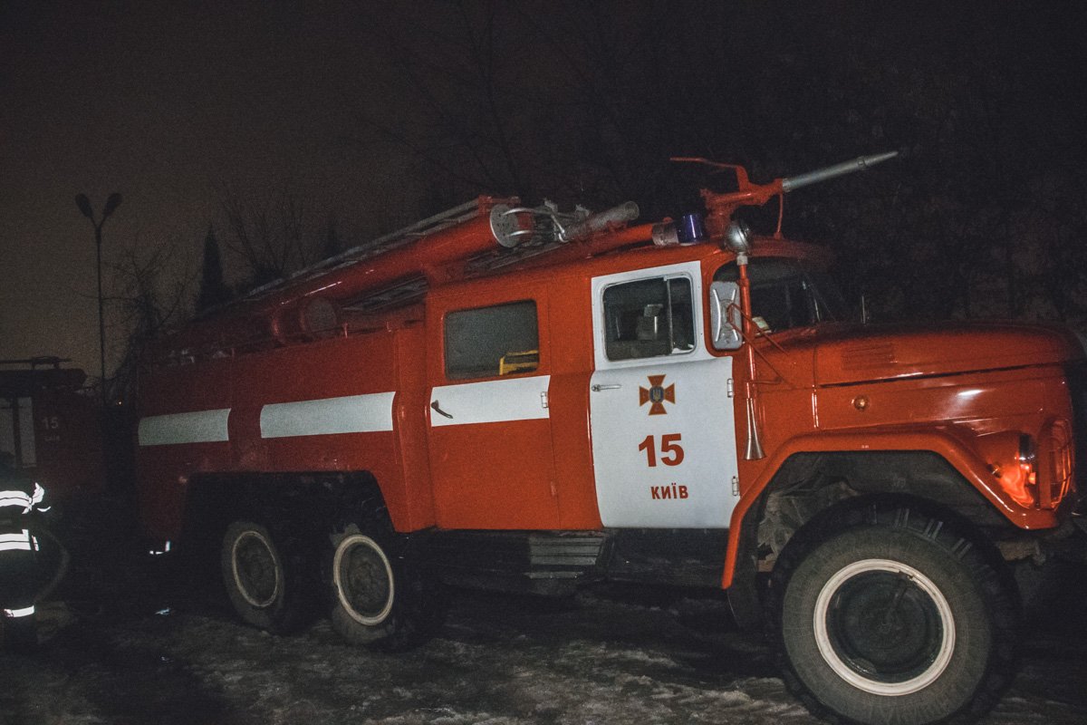 В Киеве по адресу Набережно-Печерская дорога, 8 произошел пожар В Киеве по адресу Набережно-Печерская дорога, 8 произошел пожар