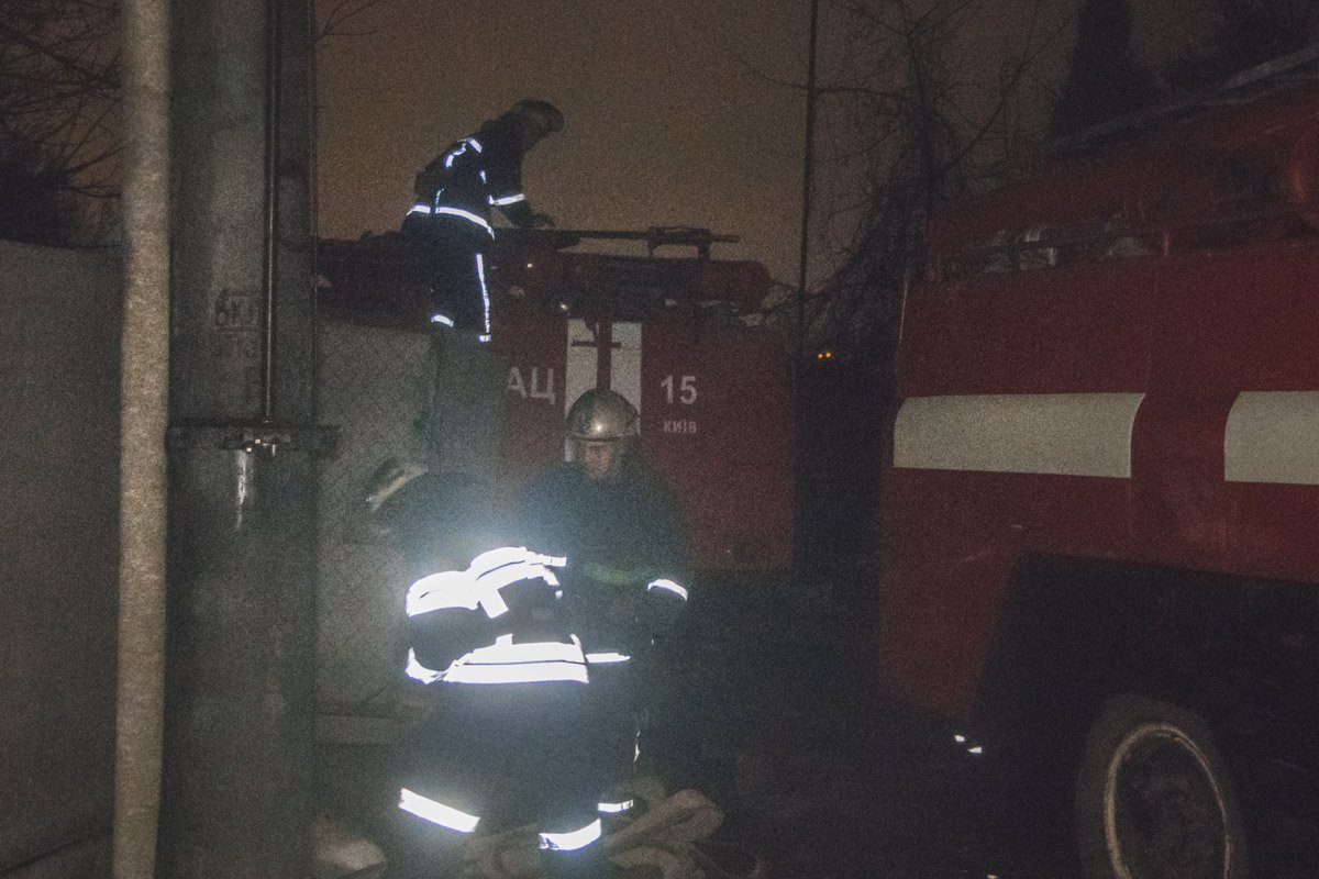 К счастью, обошлось без пострадавших, но автомобиль выгорел дотла К счастью, обошлось без пострадавших, но автомобиль выгорел дотла