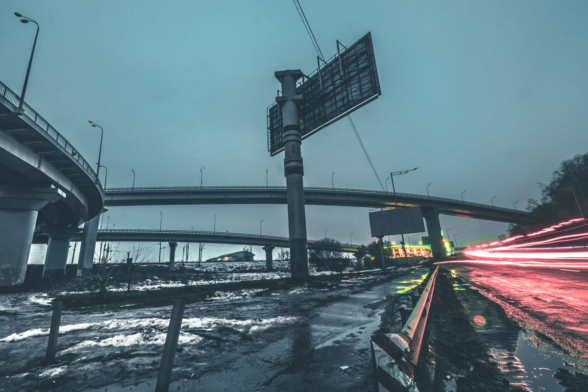 С началом понедельника город оживает