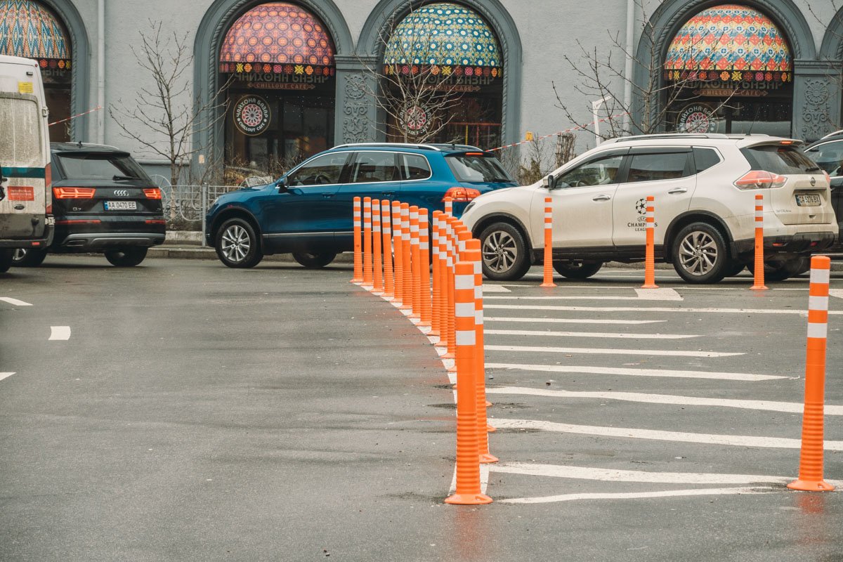 Ими ограничили въезд на направляющий островок