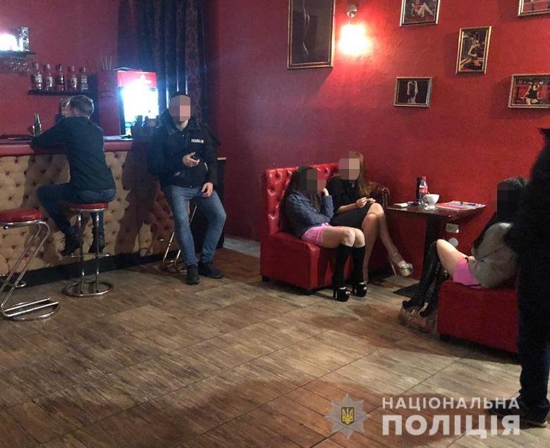 В Киеве на Подоле действовал стриптиз-клуб, где женщины оказывали клиентам сексуальные услуги В Киеве на Подоле действовал стриптиз-клуб, где женщины оказывали клиентам сексуальные услуги
