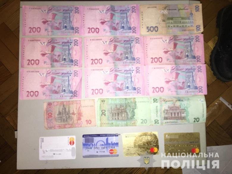 За это они брали от 1500 гривен, половину из которых отдавали организаторам За это они брали от 1500 гривен, половину из которых отдавали организаторам