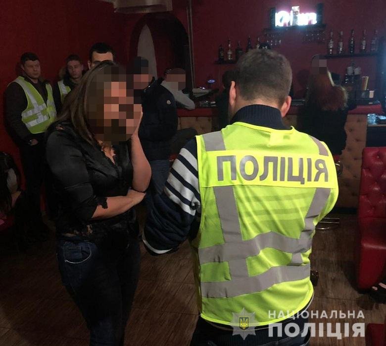 На момент прибытия правоохранителей в заведении находились 6 девушек На момент прибытия правоохранителей в заведении находились 6 девушек