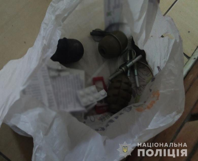 При задержании у мужчины нашли 4 корпуса гранаты и запалы к ним 