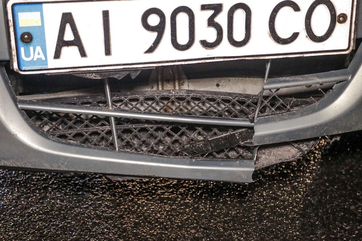 Volkswagen задел мужчину, после чего на него наехал Nissan Volkswagen задел мужчину, после чего на него наехал Nissan