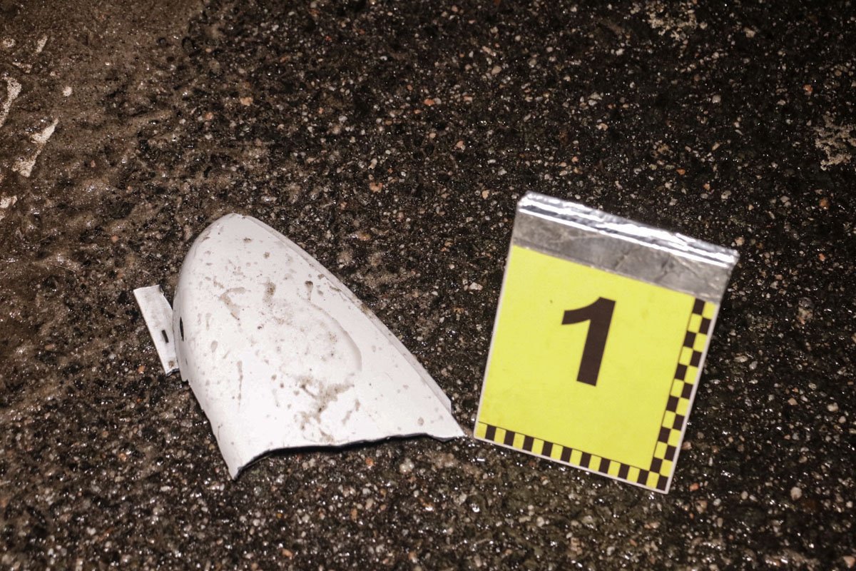 Водитель Volkswagen попытался объехать пешехода, но задел его правым зеркалом, после чего вырулил к обочине Водитель Volkswagen попытался объехать пешехода, но задел его правым зеркалом, после чего вырулил к обочине