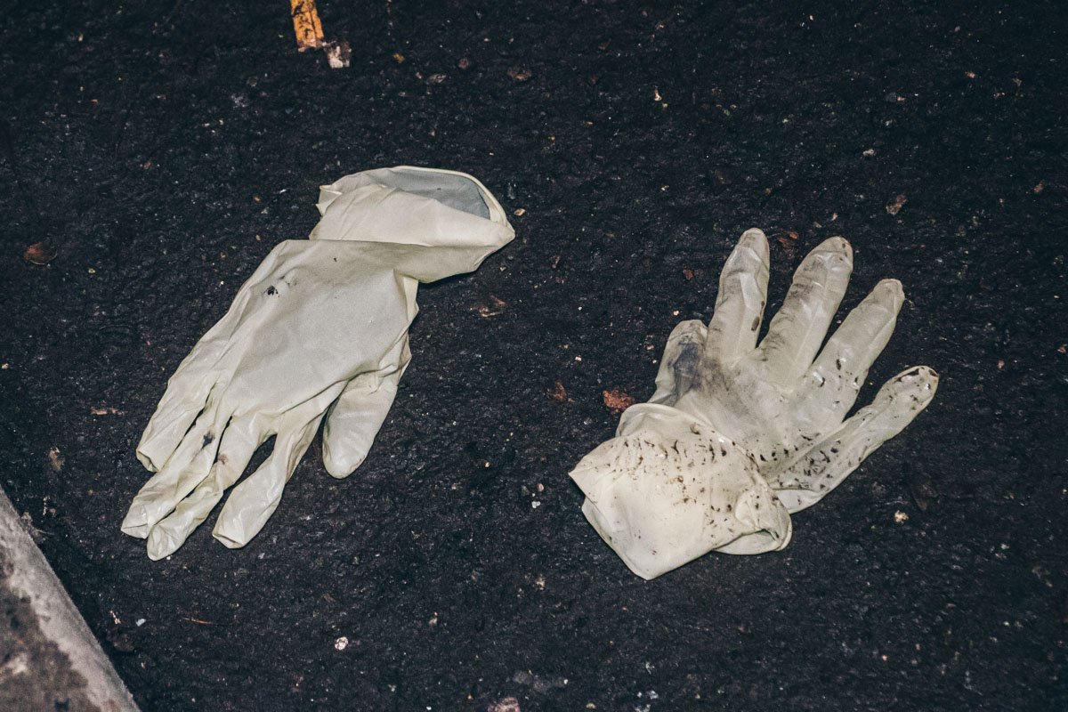 К счастью, ребенок остался жив. Его госпитализировали в больницу